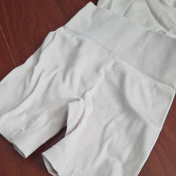 Cream Ribbed Two-Piece Athletic Set - Picture 2 of 3